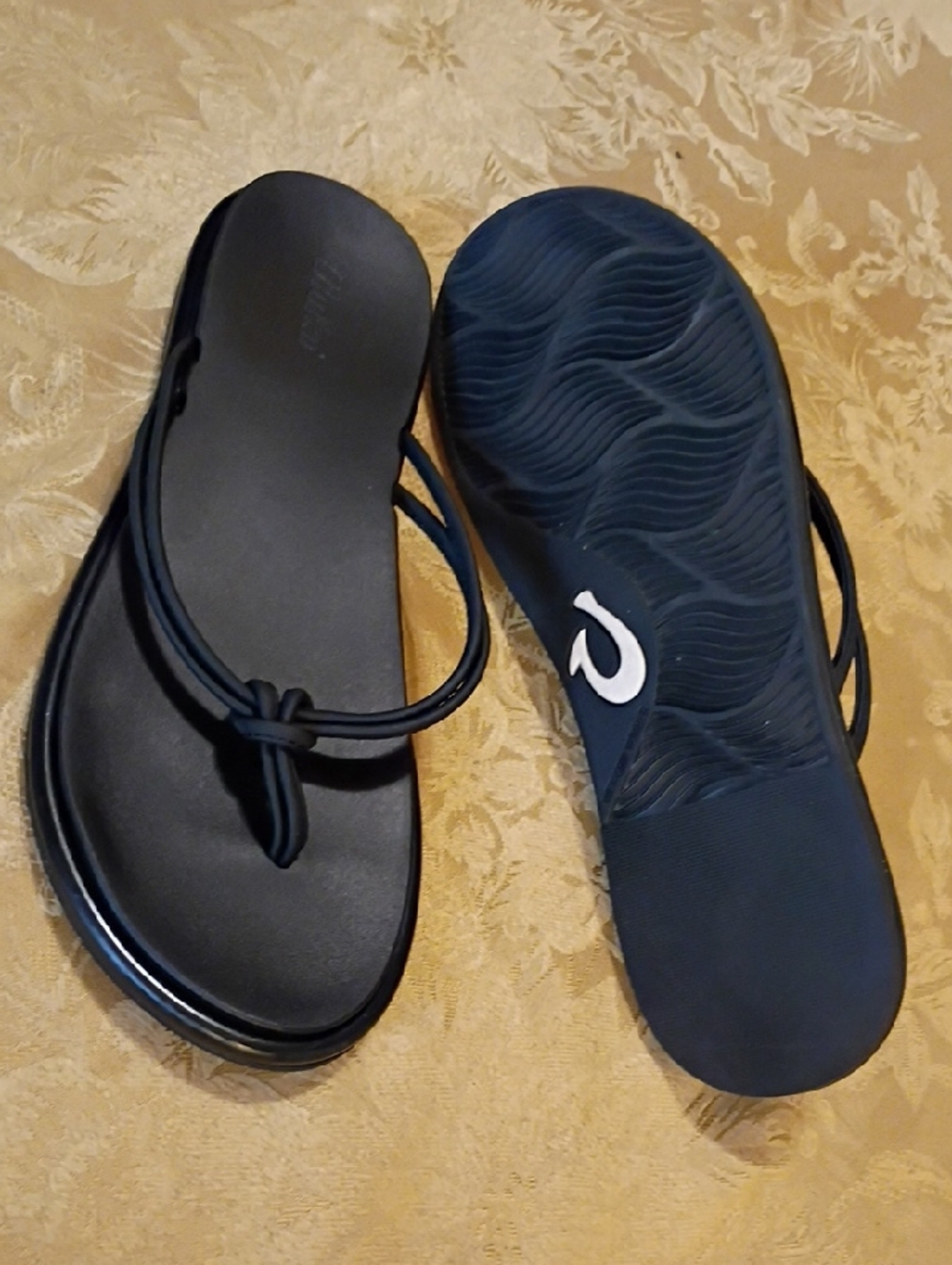 Olukai Black Strap Flip Flop Sandals Comfort Women's Size 8.0